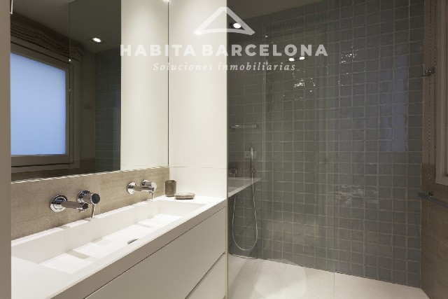 18. 22 Córcega